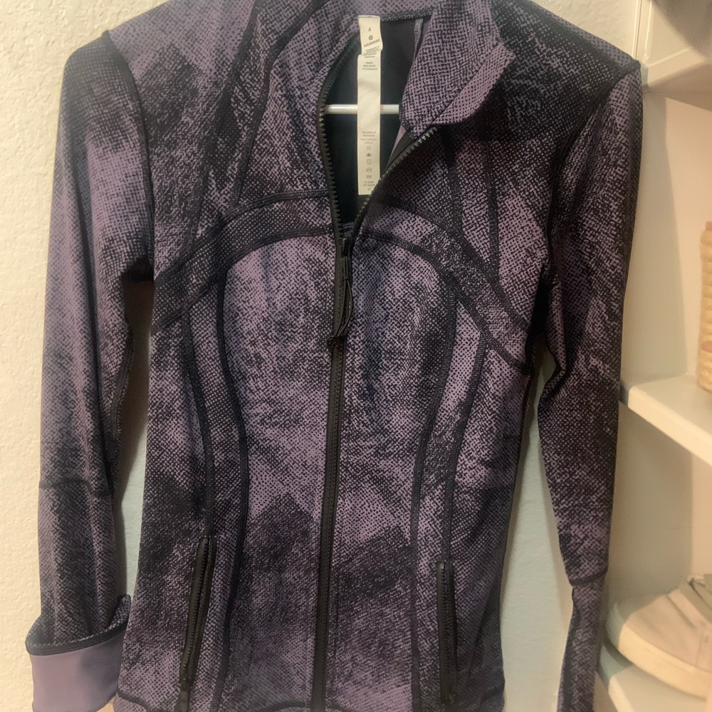 Lululemon jacket size 4